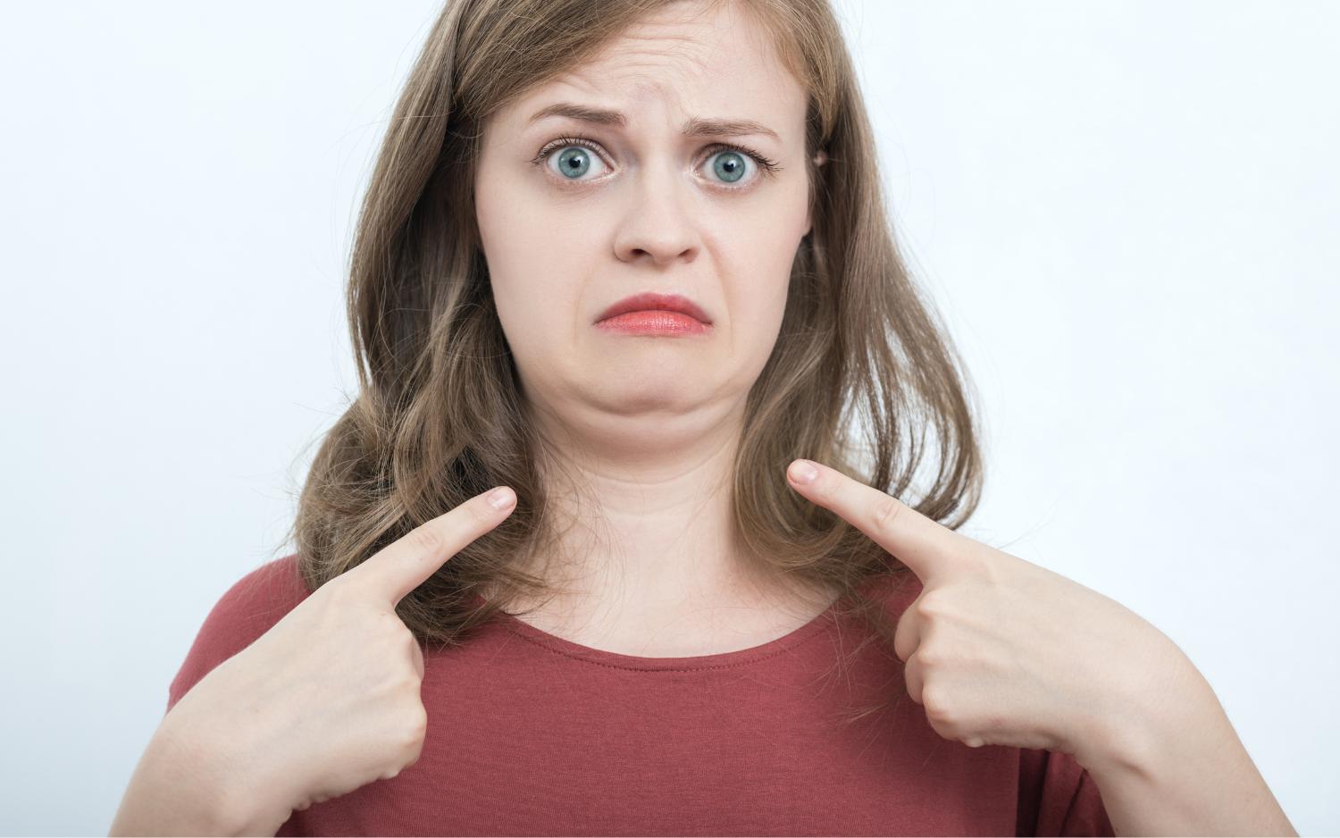 Fliehendes Kinn und Doppelkinn – Natürliche Lösung durch FaceFormer® Therapie
